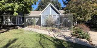 2 bd / 2 ba W/ Finished Basement  - 1008 NE 2nd St, Blue springs, MO  DUPLEX   $1650-Rent - on a nice cul  de-sac Gallery 1