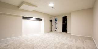 Beautifully Remodeled Modern 5 Bedroom / 3 Bath Home Near Millard North Gallery 18
