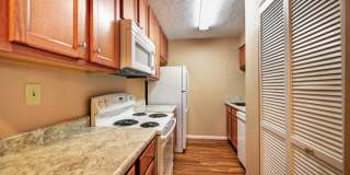 Highlands 2 bedroom apartment walking distance to Bardstown Road. Highlands 2 bedroom apartment walking distance to Bardstown Road. Gallery 1