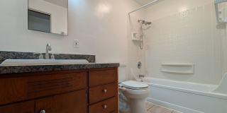 Open Concept 2-Bedroom, 1-Bath Apartment In Convienient Downtown Location! Gallery 14