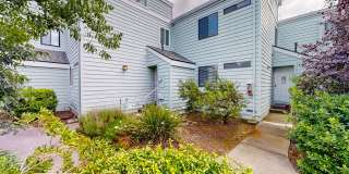 Serene 2 Bedroom 2 Bath Townhome in Windsor, CA with Carport Included! Gallery 4