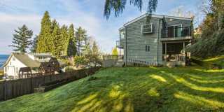 Stunning Sound & Olympic Mountain View Home in North Admiral Gallery 39