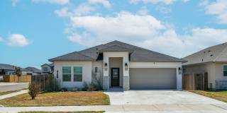 SPACIOUS NEW BUILT 4 BD 2.5 BTH Gallery 1