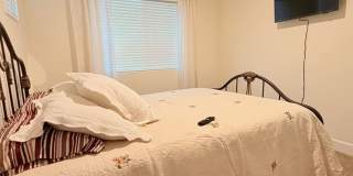 Beautifully appointed nearly new home Gallery 13