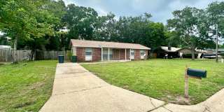 Remodeled 3 bedroom + bonus room & screen patio for rent! Remodeled 3 bedroom + bonus room & screen patio for rent! Gallery 1