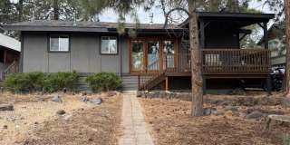 Charming 3 Bed/2 Bath on Bend's Westside - 13th Street Gallery 1
