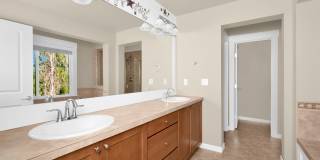 Redmond 5 Bedroom Charmer Gallery 15