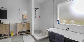 197 W 1st Avenue Gallery 19