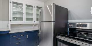 Elegant Renovation! HUGE 1 Bed 1 Bath Available Now! Gallery 12