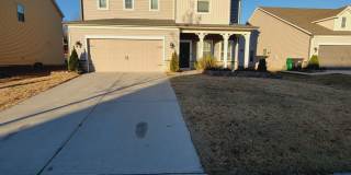 Spacious 4BR/.5BA Home in Steele Creek Gallery 1