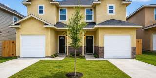 Charming 3BR/2.5BA Near Randolph AFB & Ft. Sam Houston Gallery 1