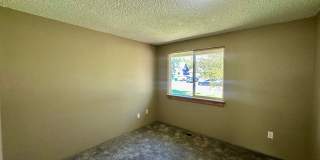 Pet-Friendly 4 Bedroom Home with Fenced Yard & Air Conditioning Gallery 25