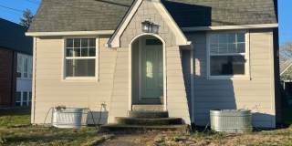 **MOVE IN SPECIAL!** Large 2 Bedroom with Bonus Space! Gallery 1