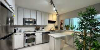 5750 Collins Ave Gallery 22