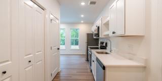 Forest Ave - Luxury Off-Campus Housing! Gallery 21