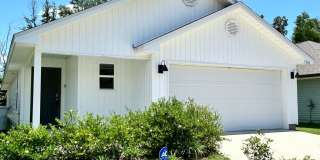 Spacious 3-Bedroom Home - Woodlands Gallery 1