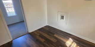 916 N Poplar Street Gallery 4