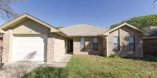 3 bedroom 2 bath home with fenced in backyard AVAILABLE SOON!! Gallery 1