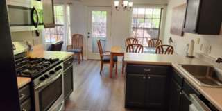 Furnished 3BR Boulder Pointe Townhome | End Unit + AC + Fenced Backyard Gallery 12