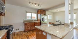 425 S 40th St Gallery 7