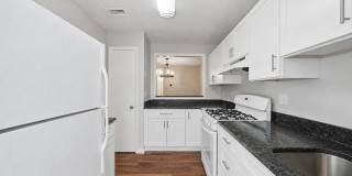 Large upper-level condo Gallery 12