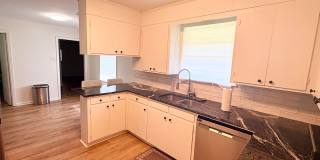 New Price!!! Newly Renovated 3BR/2.5 BA home Gallery 8