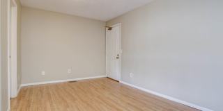 2-Story Condo, Wood Flrs Wood FP Gallery 13