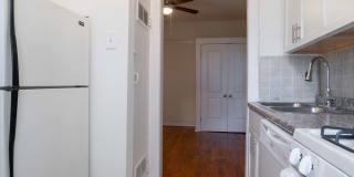 Uptown / Ravenswood - Studio - w/ Deck Gallery 7