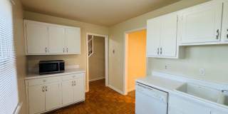4 Bedroom, 2.5 Bath Townhouse Gallery 6