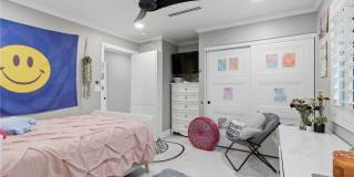 300 E Lacy Lane Gallery 29
