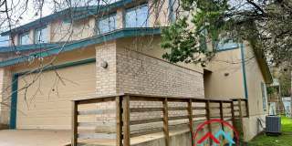 Available Now: 3 bedroom, 2.5 Bath Duplex with Garage and Fenced Yard Gallery 3
