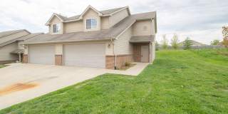 4 Bedroom Duplex in Northwest Gallery 1