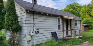 2-Bedroom Home with Private Yard – Convenient Albany Location Gallery 1
