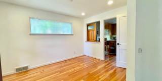 Charming  home on quiet street, great location Gallery 5
