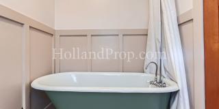Charming Hillsboro Retreat: Cozy Single-Level Home with Greenhouse & Kids' Clubhouse! Gallery 24