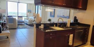 Short term ONLY luxury 2/2 condo in the heart of downtown Sarasota Gallery 5