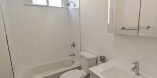 1048_DIVIS Gallery 13
