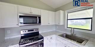 Adorable 2 BD/1 BA Duplex with Covered Back Patio Gallery 7