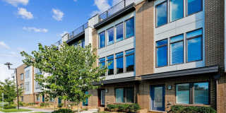 GREAT LOCATION!! Stunning 3BD/3.5BA luxury 4-level townhouse! Gallery 1