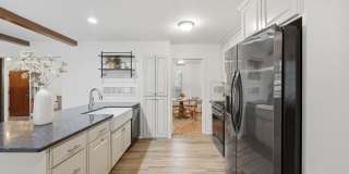 4 Bedroom with a Pool in Helotes! Gallery 25