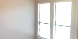 UT PRE-LEASE: 2 bed/2 bath West Campus Condo with cathedral ceilings, washer/dryer, 2 RSVD Pkg, Balcony Gallery 7