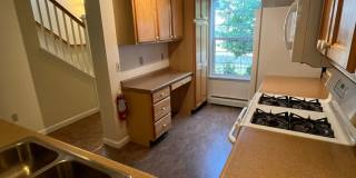Spacious  South Burlington Townhouse for Rent - Available 7/1 Gallery 10