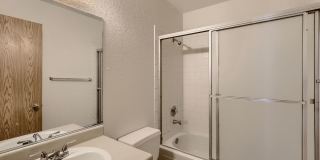 LOVELY 2 bedroom Condo Ready for Immediate Move in!! Gallery 17