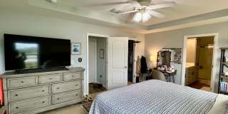5 bedroom home with fenced in yard!!! Gallery 34