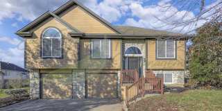 SPACIOUS SPLIT LEVEL HOME!!! Gallery 1
