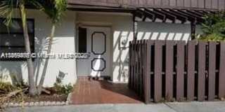 6943 SW 40th St Gallery 1