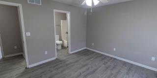 Large Duplex in Vanderveen Gallery 33