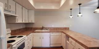 2 Bedroom Condo for Rent in Redding CA with Pool, Tennis Courts, Garage | The Bluffs Gallery 7