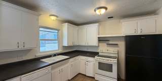 Quaint 4 Bedroom 2 Bathroom Home In The NE! Gallery 4