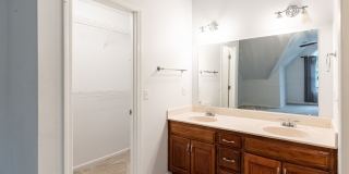 4 Bed home in Olathe- Quick access to I-35 Gallery 28